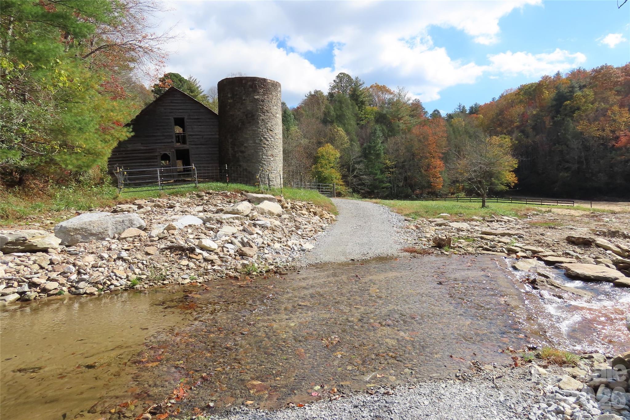 1422 Middle Fork Road