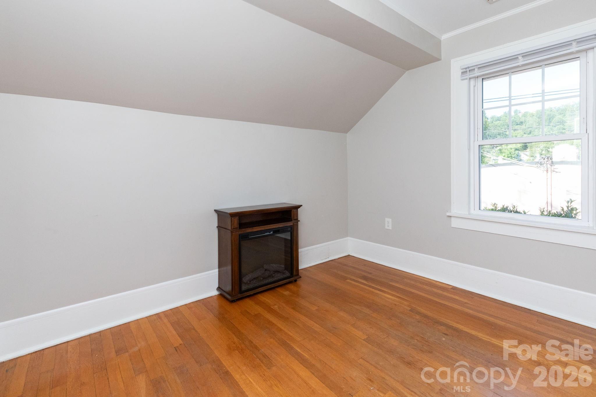 16 Gracelyn Road