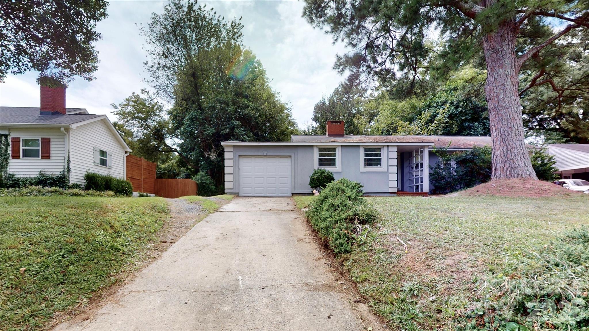 1136 E Woodlawn Road