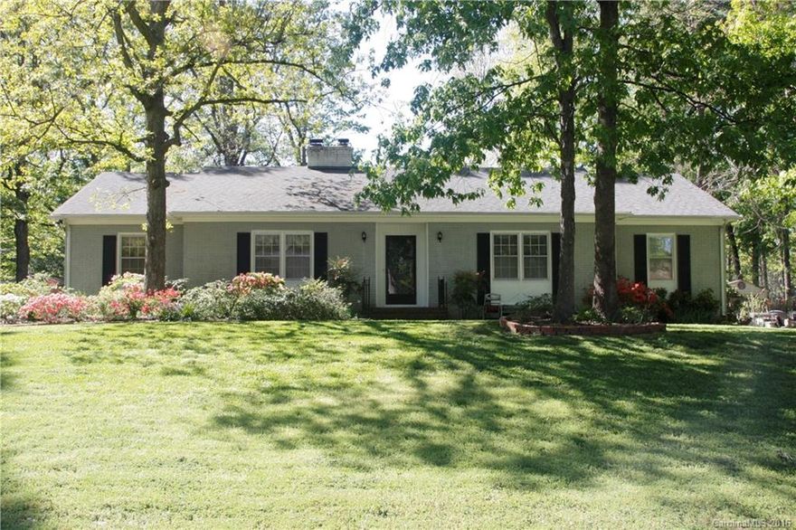 Lovely Ranch home in wonderful mature neighborhood of Stonehaven.  3 bedrooms, 2 baths with ample closet space.  Eat in kitchen.  Formal Dining/Living Room Combination.    Large family room with fireplace.  Laundry Room with storage closets.  Large back deck.  Storage space in the attic.  There is a workshop and storage shed in the fenced in back yard.  A short drive to South Park and Uptown.