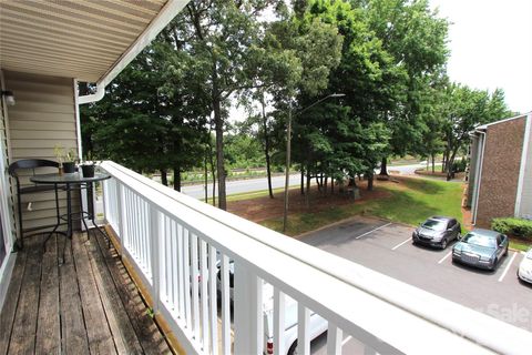 1645 Arlyn Circle M Charlotte NC 28213