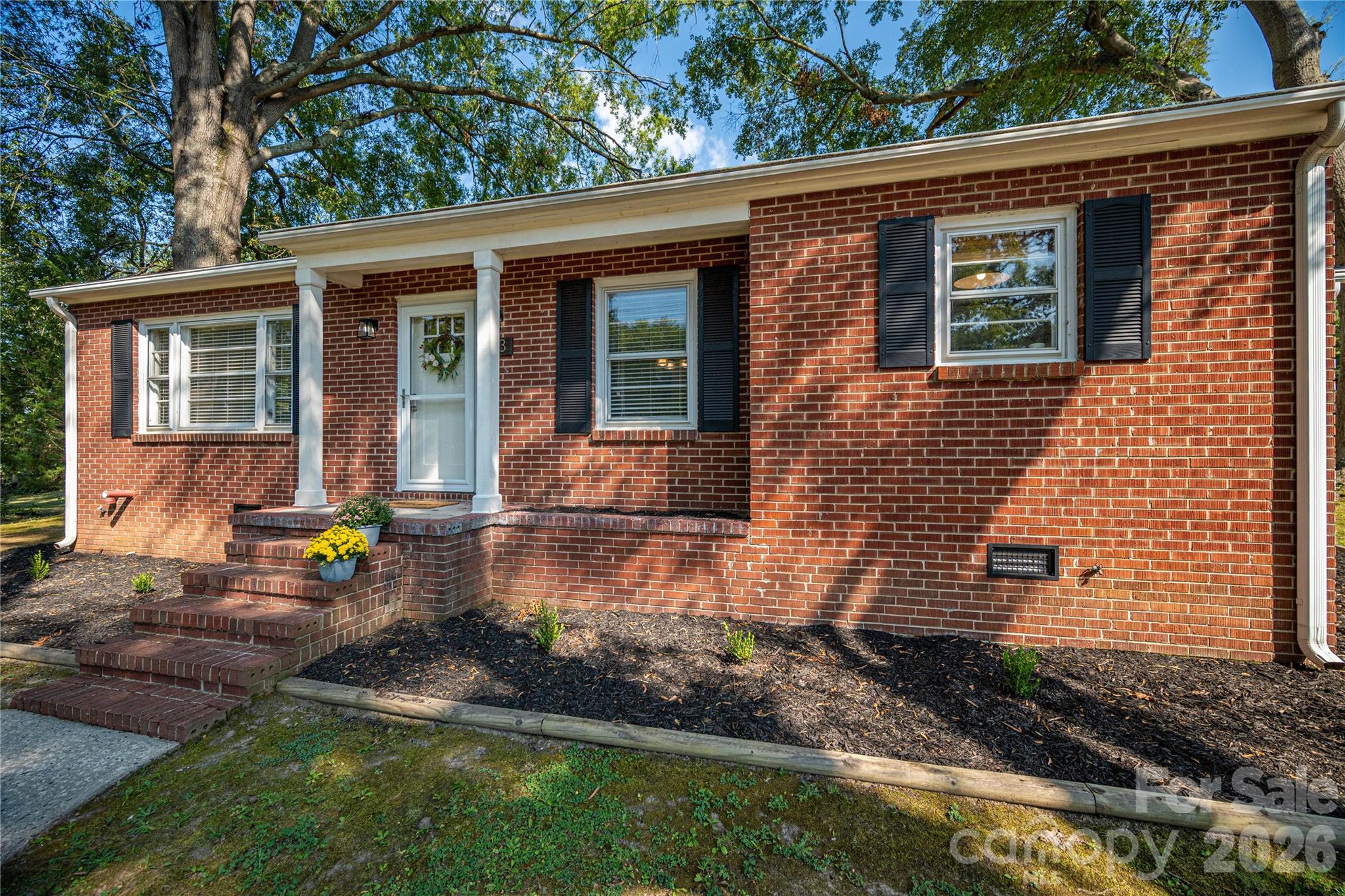 123 E Dixon Street