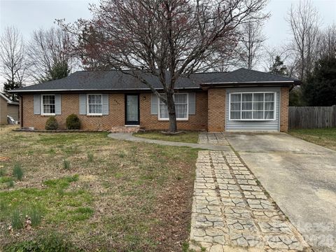 Photo of 8027 Country Oaks Road, Charlotte, NC 28227 (MLS # 4340690)