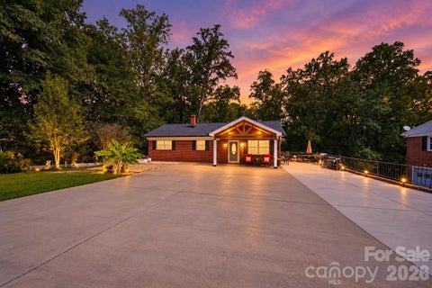 Photo of 100 30th Avenue NW, Hickory, NC 28601 (MLS # 4421267)
