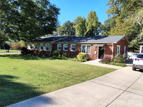 Photo of 300 W J Street, Newton, NC 28658 (MLS # 4434461)