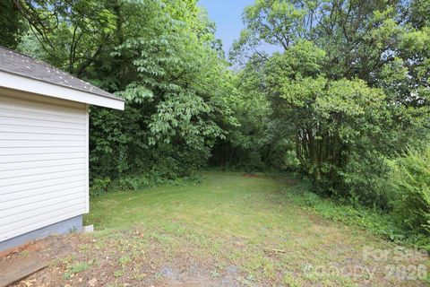 Photo of 3100 Avalon Avenue, Charlotte, NC 28208 (MLS # 4376682)