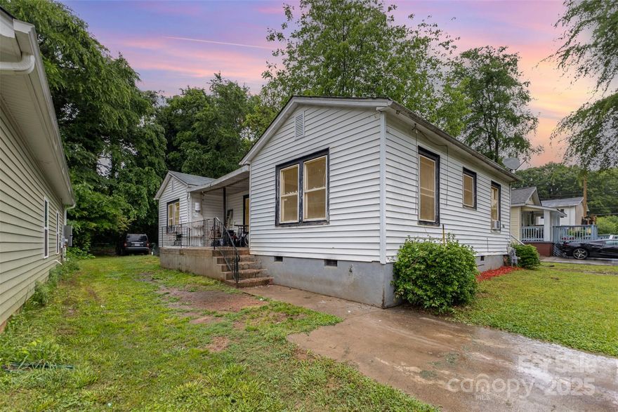 Don't miss this investor special featuring spacious bedrooms, a large backyard, and a covered front porch—perfect for future tenants or resale. The home offers durable vinyl siding and great bones, ready for your updates and personal touch. With its generous layout and outdoor space, this property is an ideal project for investors looking to renovate and add value. Schedule your showing today and unlock the potential! - Back on market due to no fault to the sellers.