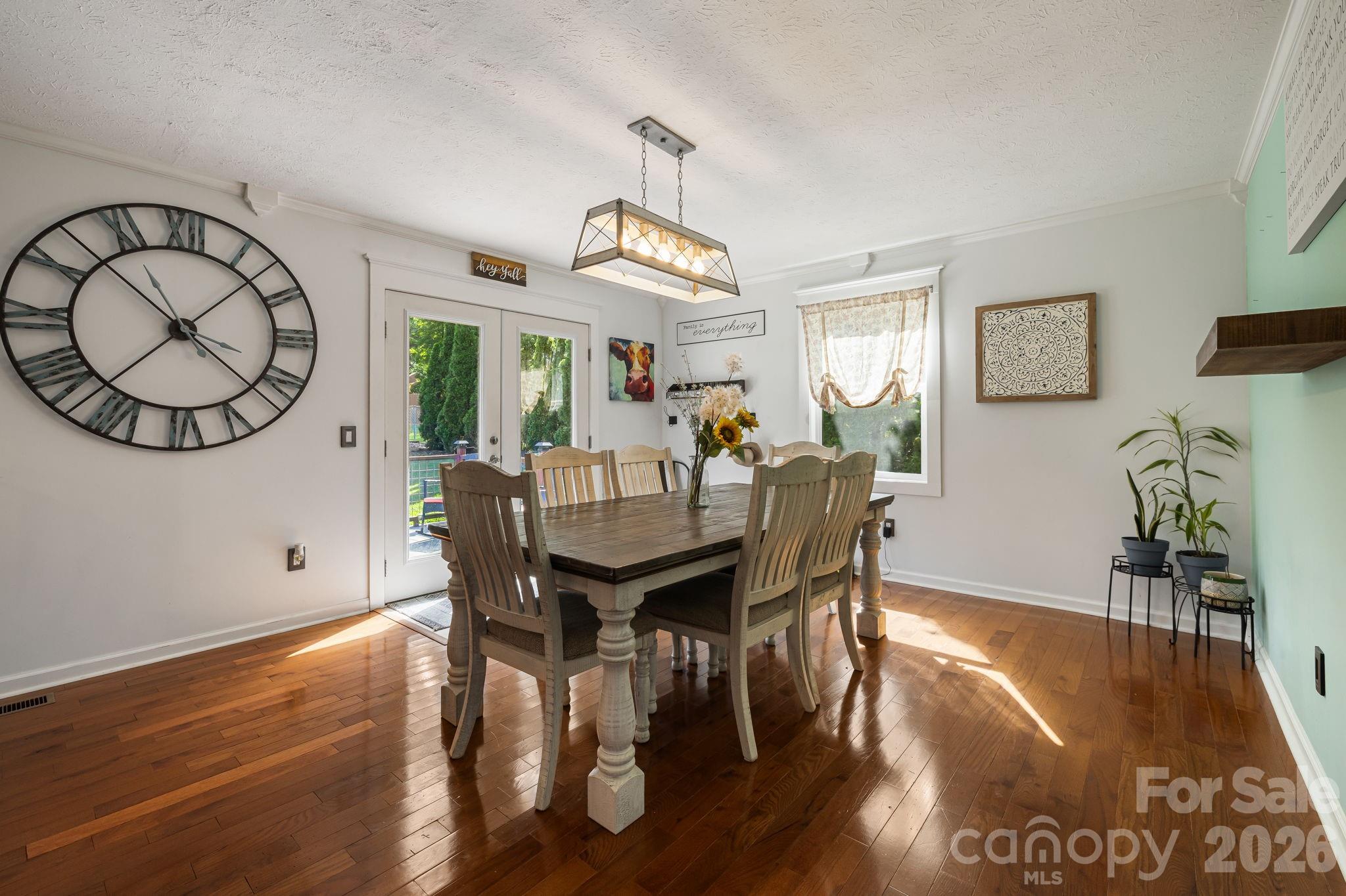 318 Sharon Avenue NW