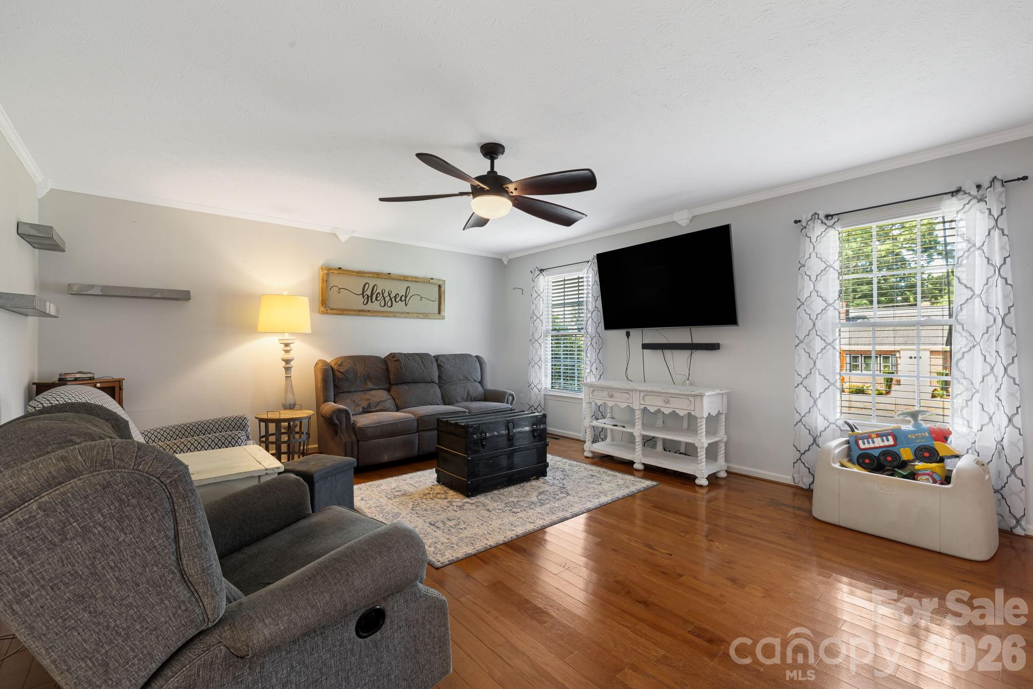 318 Sharon Avenue NW