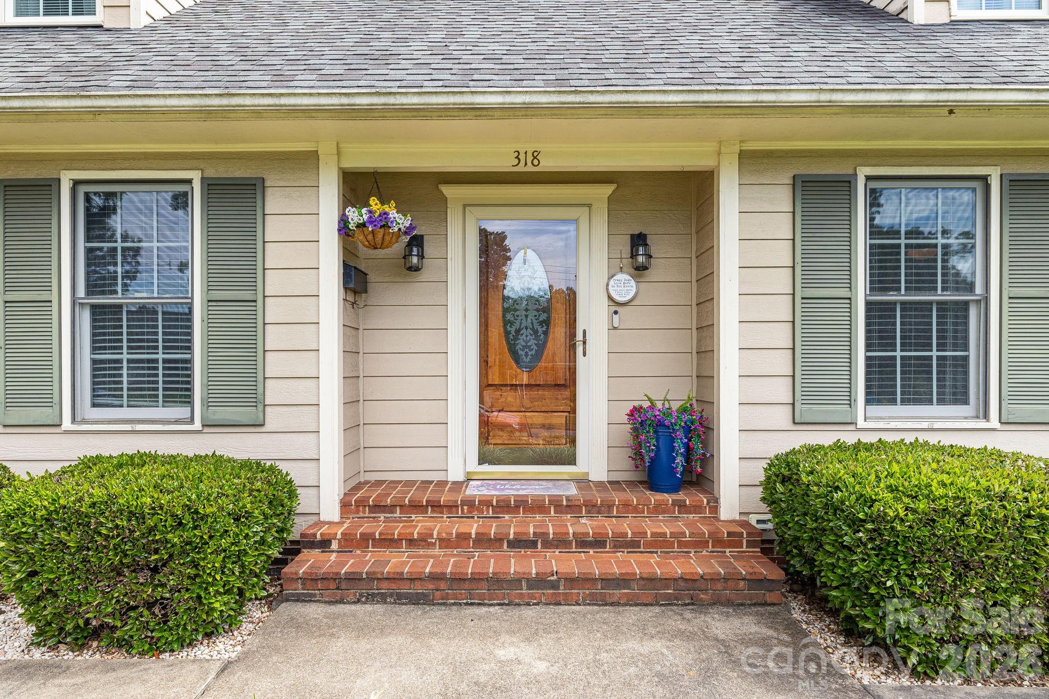 318 Sharon Avenue NW