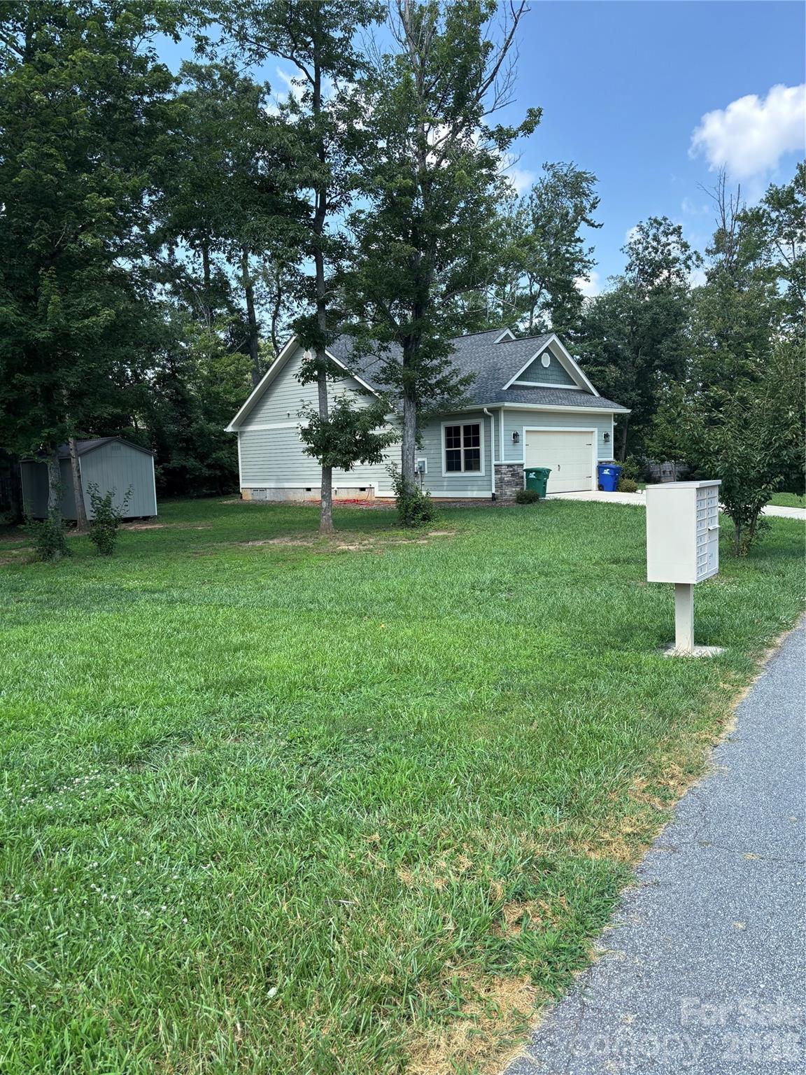 14 Wood Path Lane