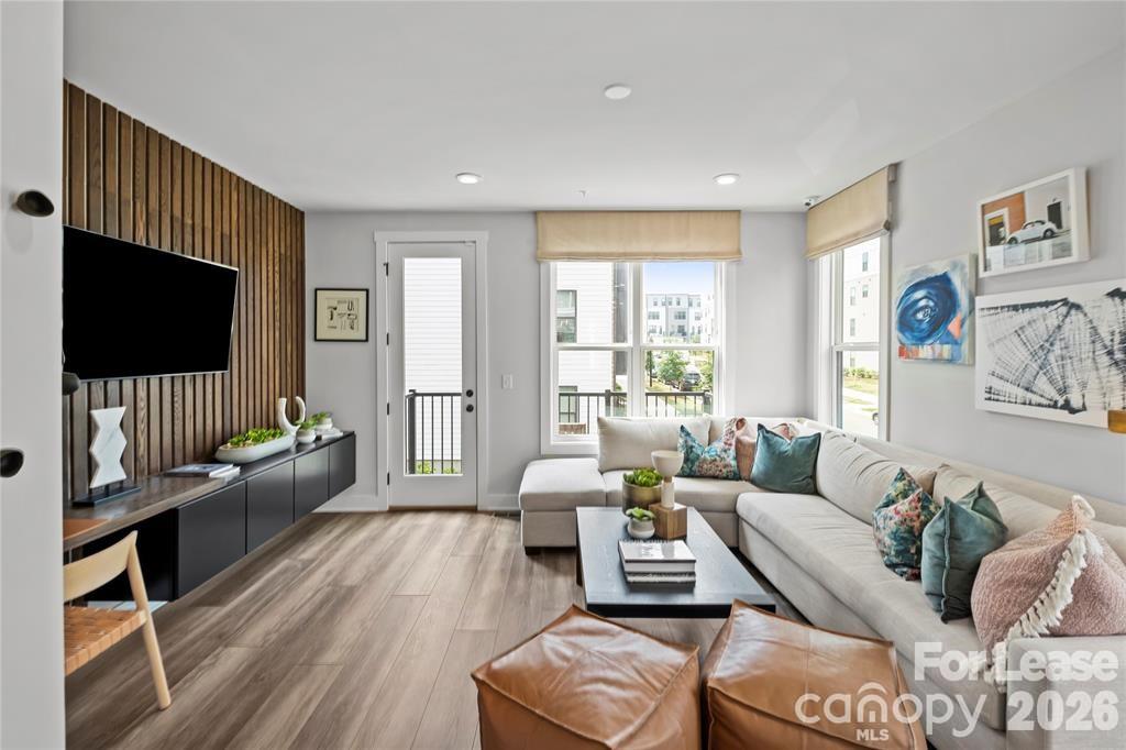 547 W Tremont Avenue