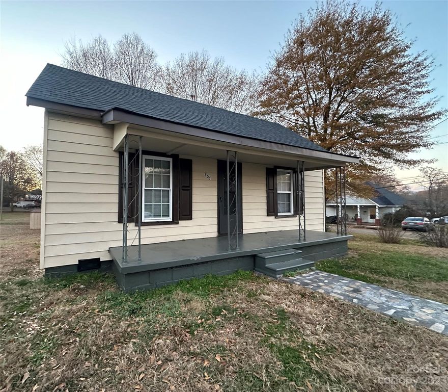 REDUCED REDUCED REDUCED!  Adorable bungalow for first time home buyer or investor.  A must see for sure, very clean, fresh coat of paint and cleaned carpets.  Roof has been replaced within the last 10 years, not sure of exact date.  Easy to see, vacant and on combo.  Thanks for showing!  Show and sell!