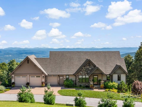 Photo of 320 Summerset Drive, Hendersonville, NC 28792 (MLS # 4409417)