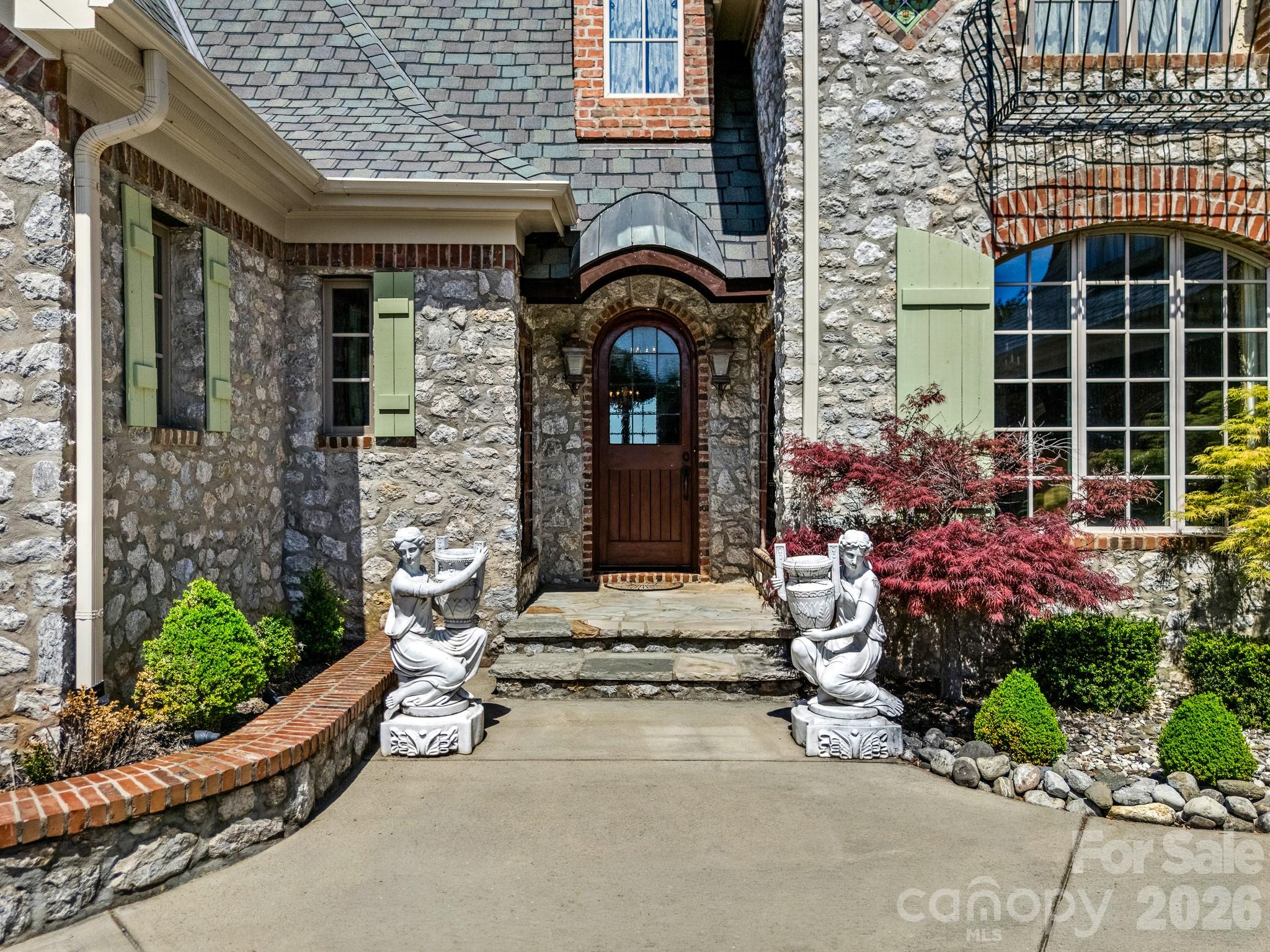 331 Ivy Arbor Circle