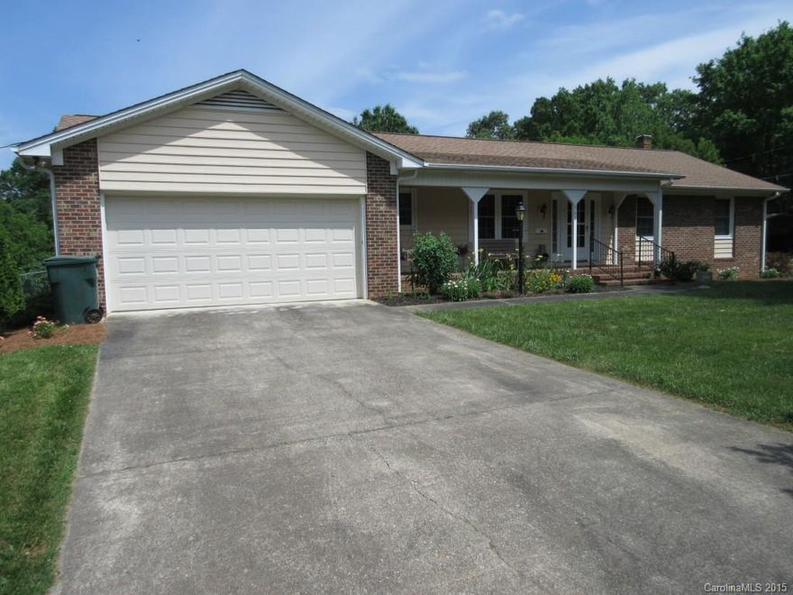 Wonderful home located on a large, manicured lot near the hospital.  3 bedrooms, 2 baths on the main floor and 1 bedroom, bath in the basement as well.  Second kitchen and living area in the basement.  Newer replacement windows and a new heat pump in 2012.  A screened-in porch on the back of the house overlooks the huge, fenced backyard.  A double attached garage as well as an attached metal building on the back of the house that can be used as workspace.  Move-in ready!