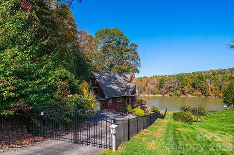 Photo of 1925 Lake Acres Drive, Hickory, NC 28601 (MLS # 4357585)