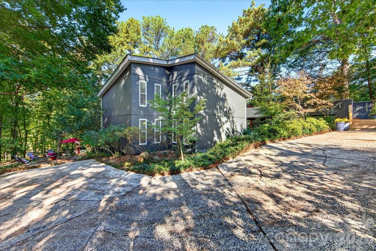 3240 Johnny Cake Lane