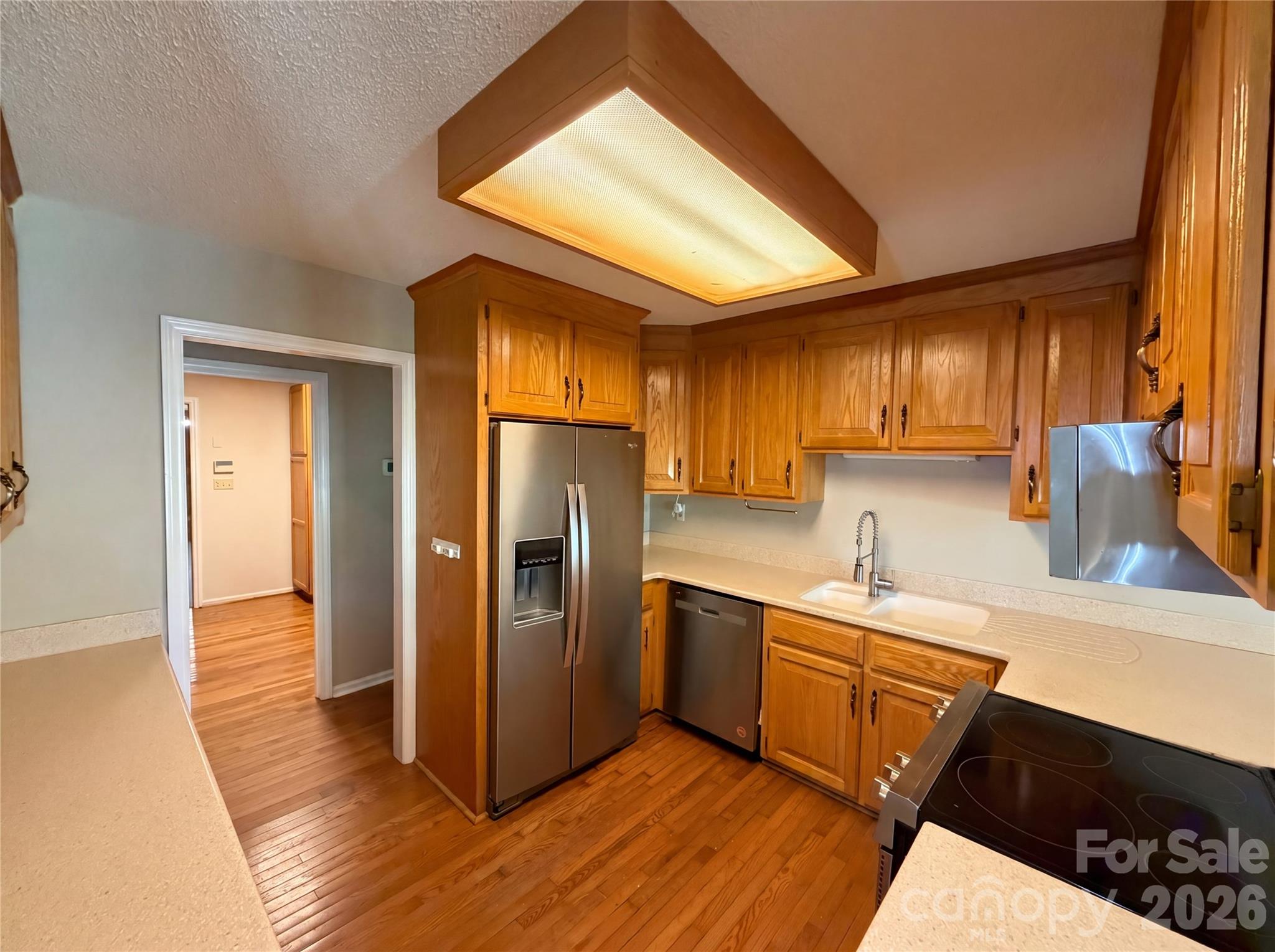 8400 Chestnut Oak Court