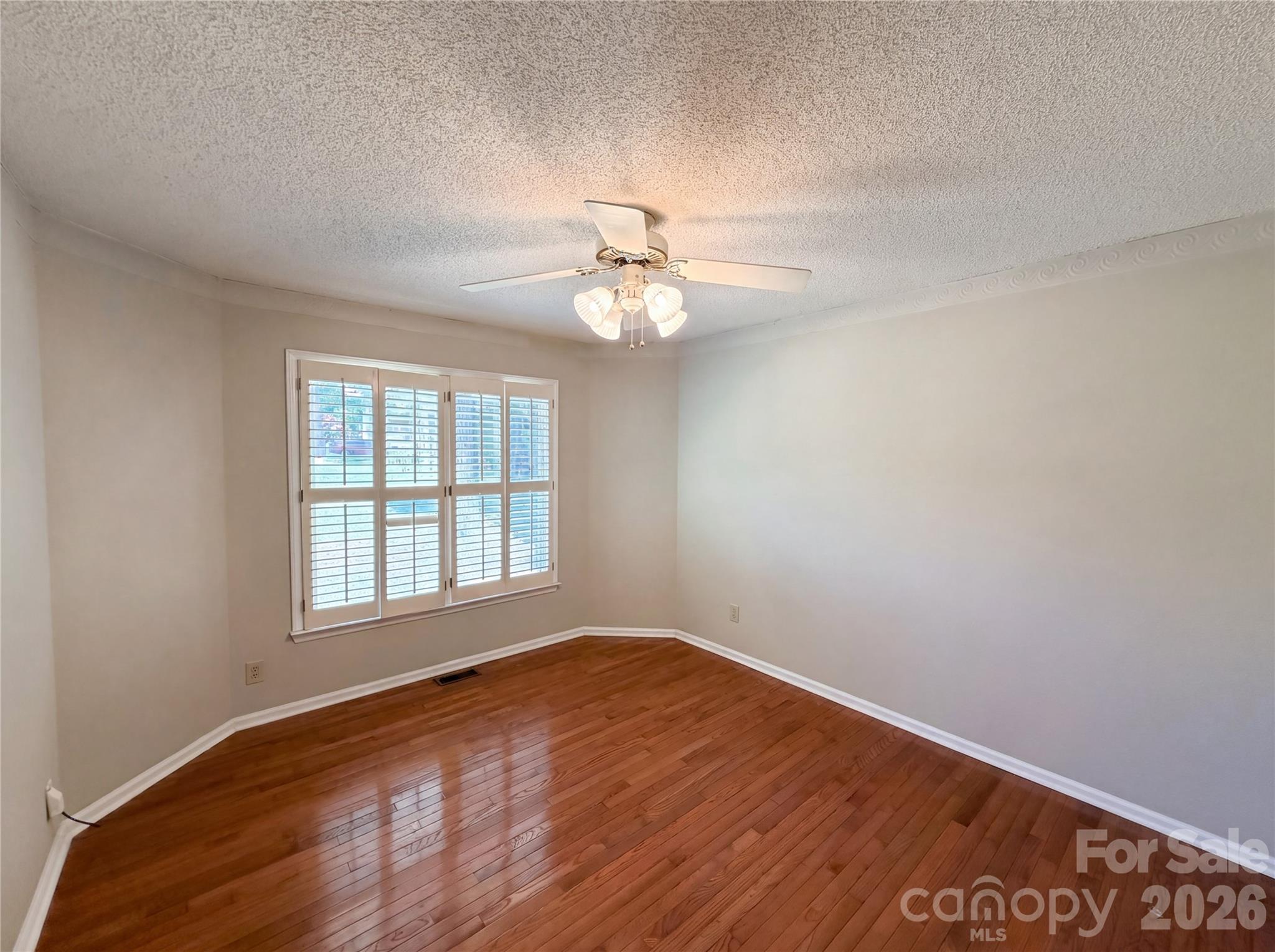 8400 Chestnut Oak Court