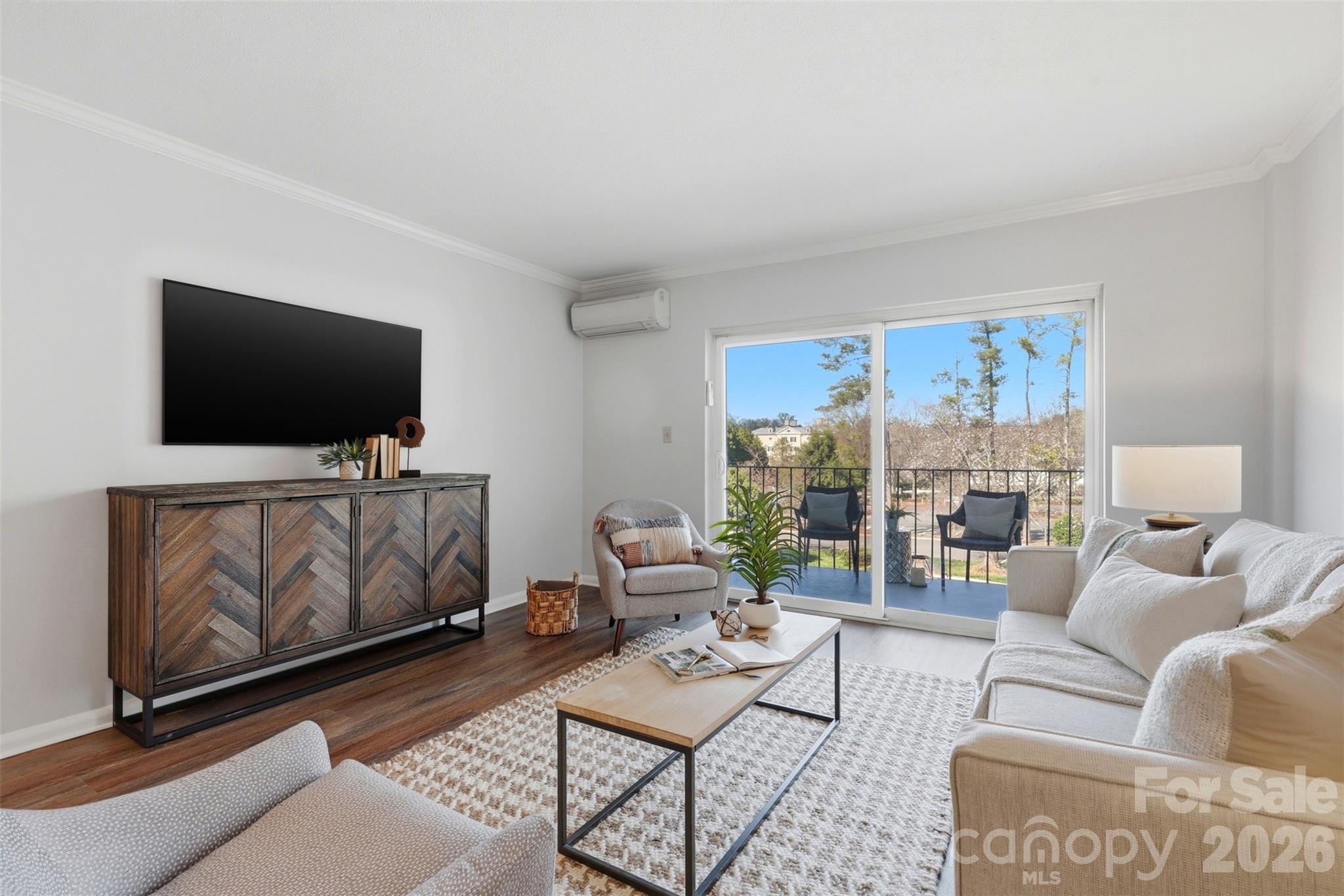 2503 Roswell Avenue 302