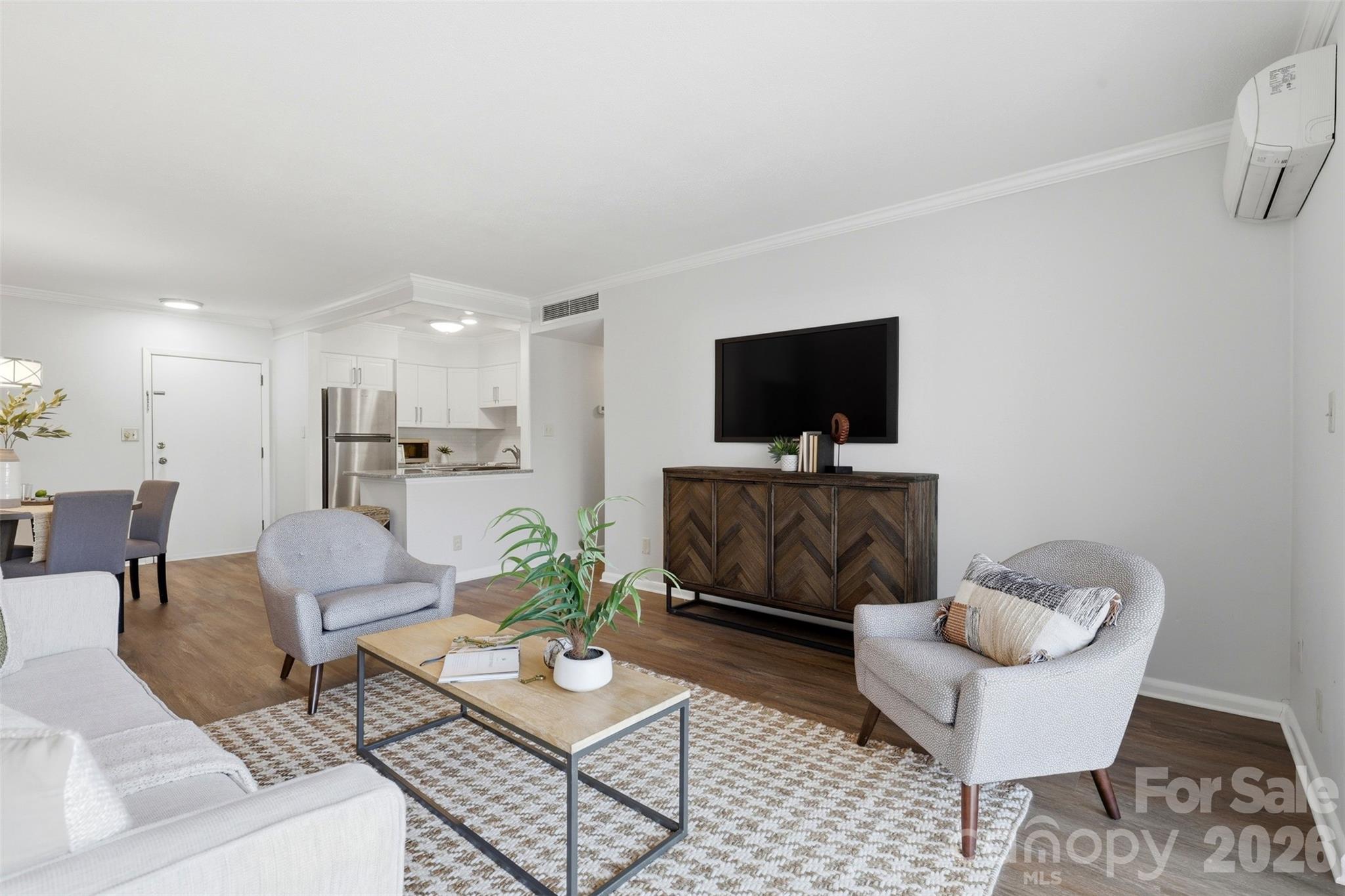 2503 Roswell Avenue 302