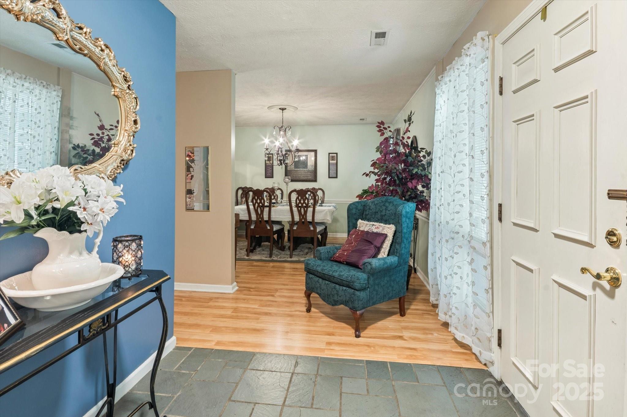 106 E Laurel Lane