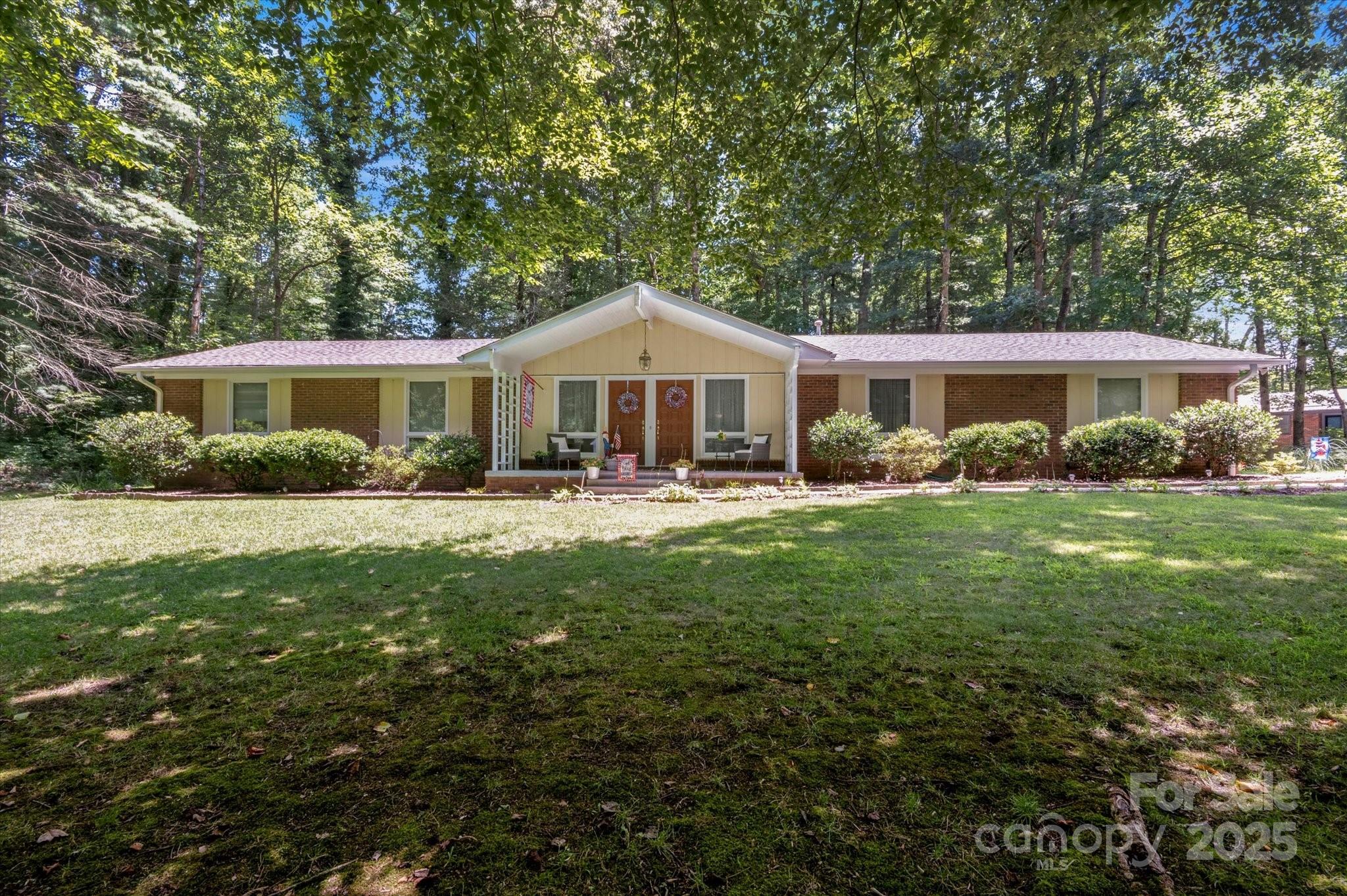 106 E Laurel Lane