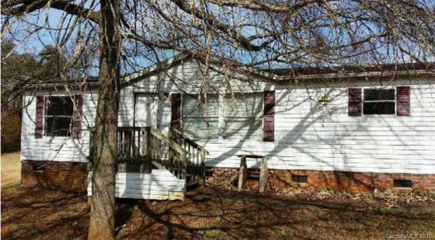 Manufactured home with 3 bedrooms and two baths. Time Limit Bid Property. 4.5% Buyer Premium chgd buyer at closing. No contingencies accepted on TLB Properties. REO. Property sold As-Is w/o repair, warranty or Seller Disclosure.  The Listing Broker & Seller assume no responsibility & make no guarantees as to the accuracy of info herein. Seller will accept cash or conventional offers only.