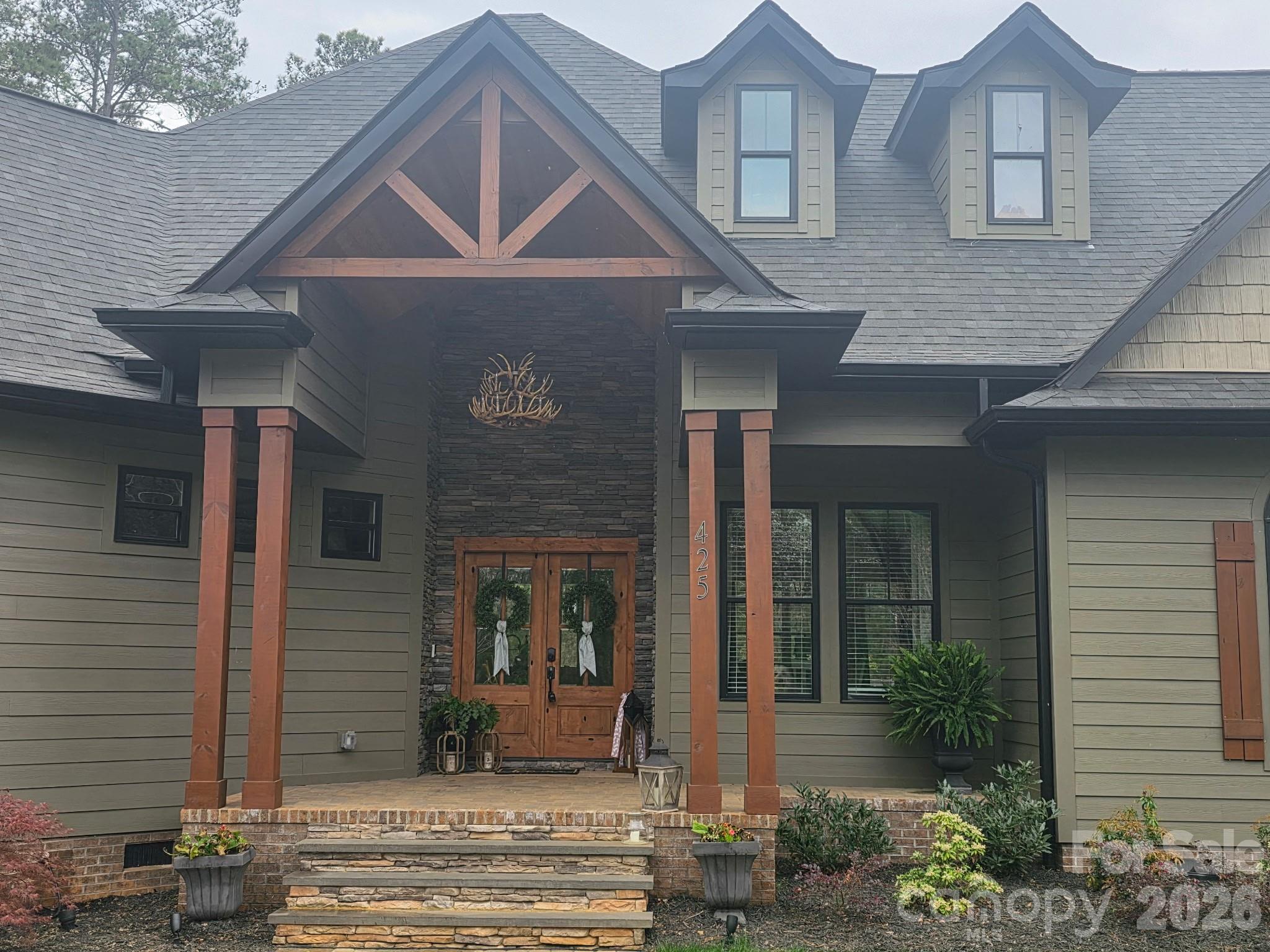 425 W North Corner Road