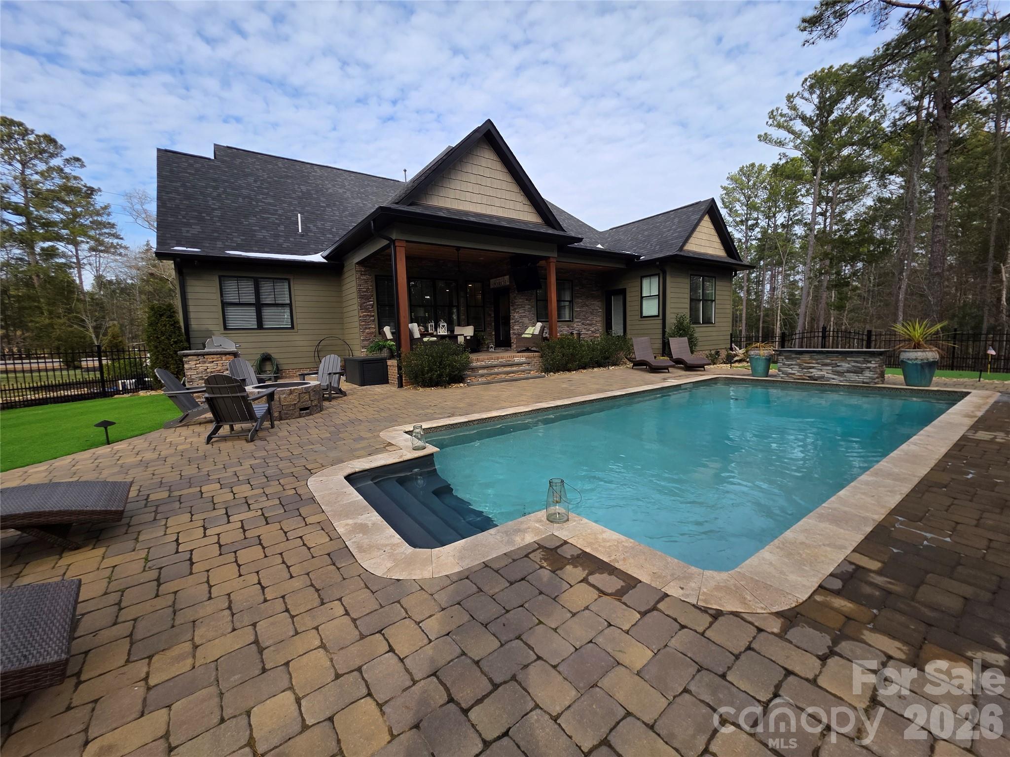 425 W North Corner Road