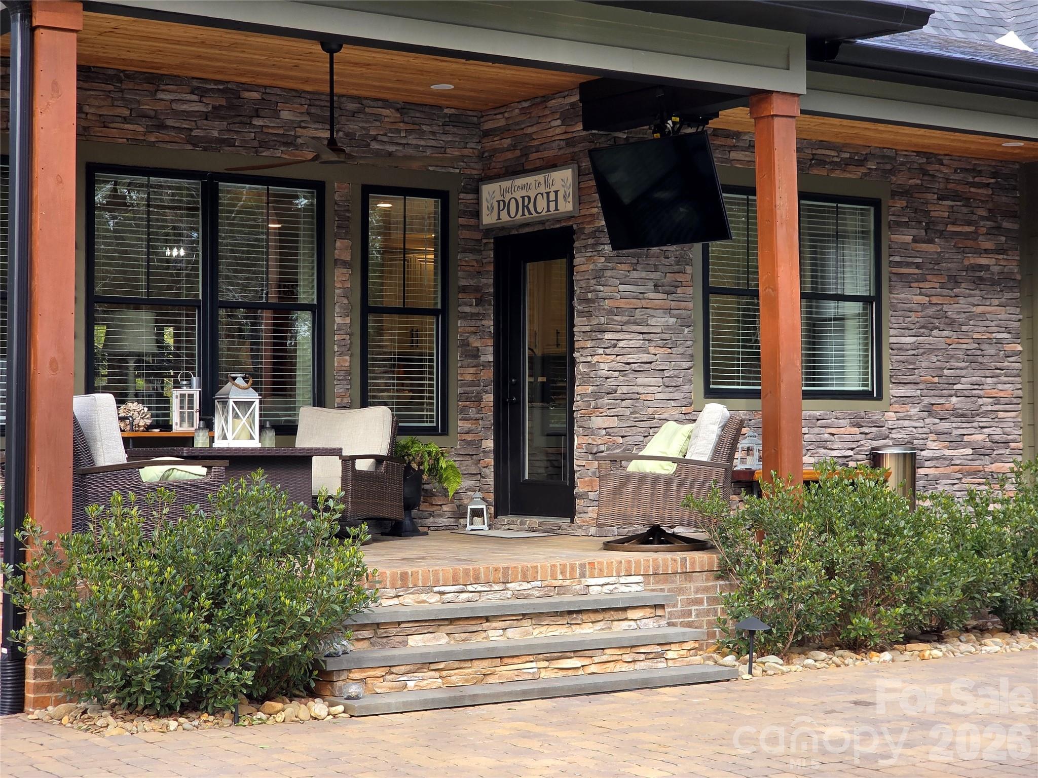 425 W North Corner Road