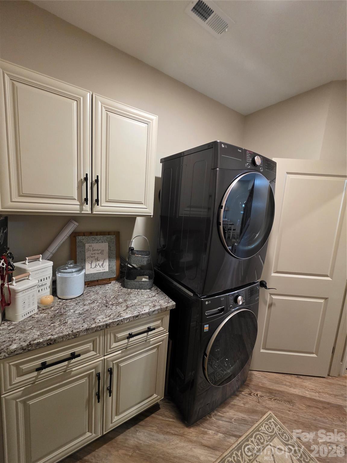 425 W North Corner Road