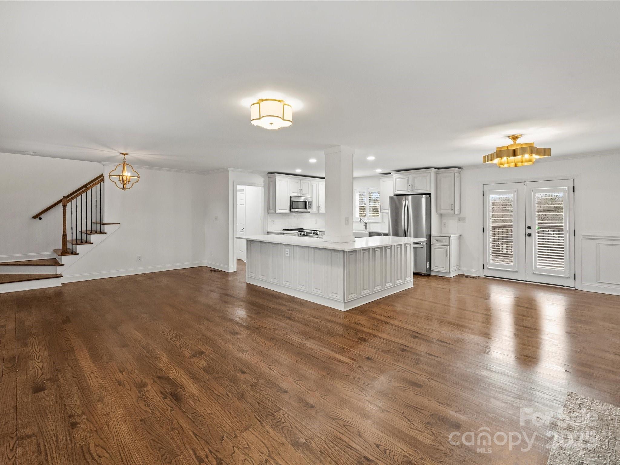 3453 Selwyn Avenue