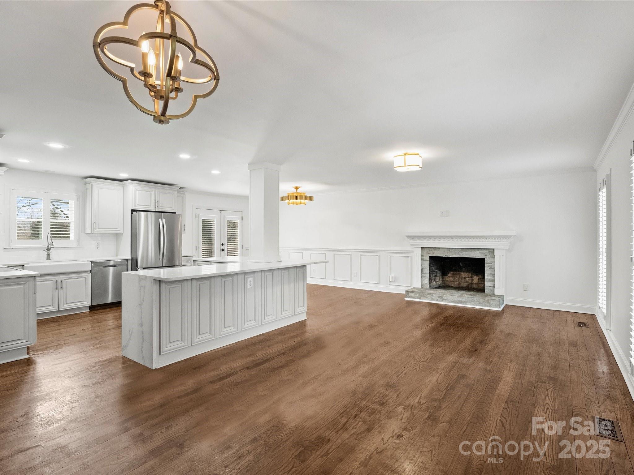 3453 Selwyn Avenue