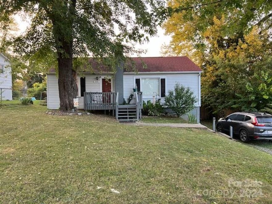 This charming 3 bedroom is the perfect place to call home. The cozy living area, bedrooms and breakfast nook have  hardwood flooring. Beautiful kitchen with nice appliances, plenty of cabinet space and natural light. Extra storage area in the basement is a great addition. Spacious fenced in backyard would be a good play area for your kids and pets or a place for a personal garden. Located within walking distance to East McDowell and minutes from downtown Marion.