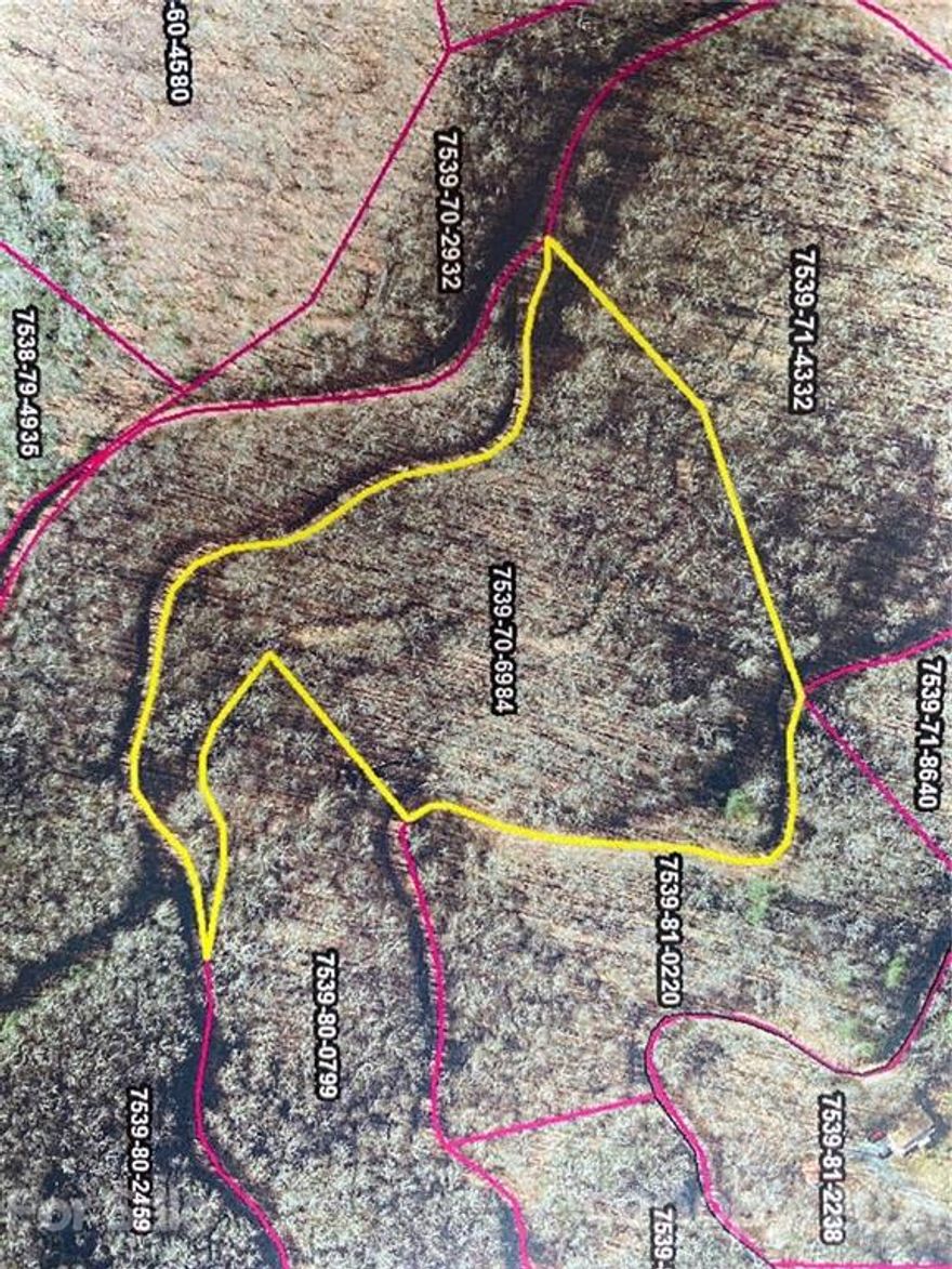 A established, restricted development only 2.5 miles from WCU. A great location with good roads, wooded, and great views. The perfect place for year around living or a mountain retreat. Jackson County Schools
