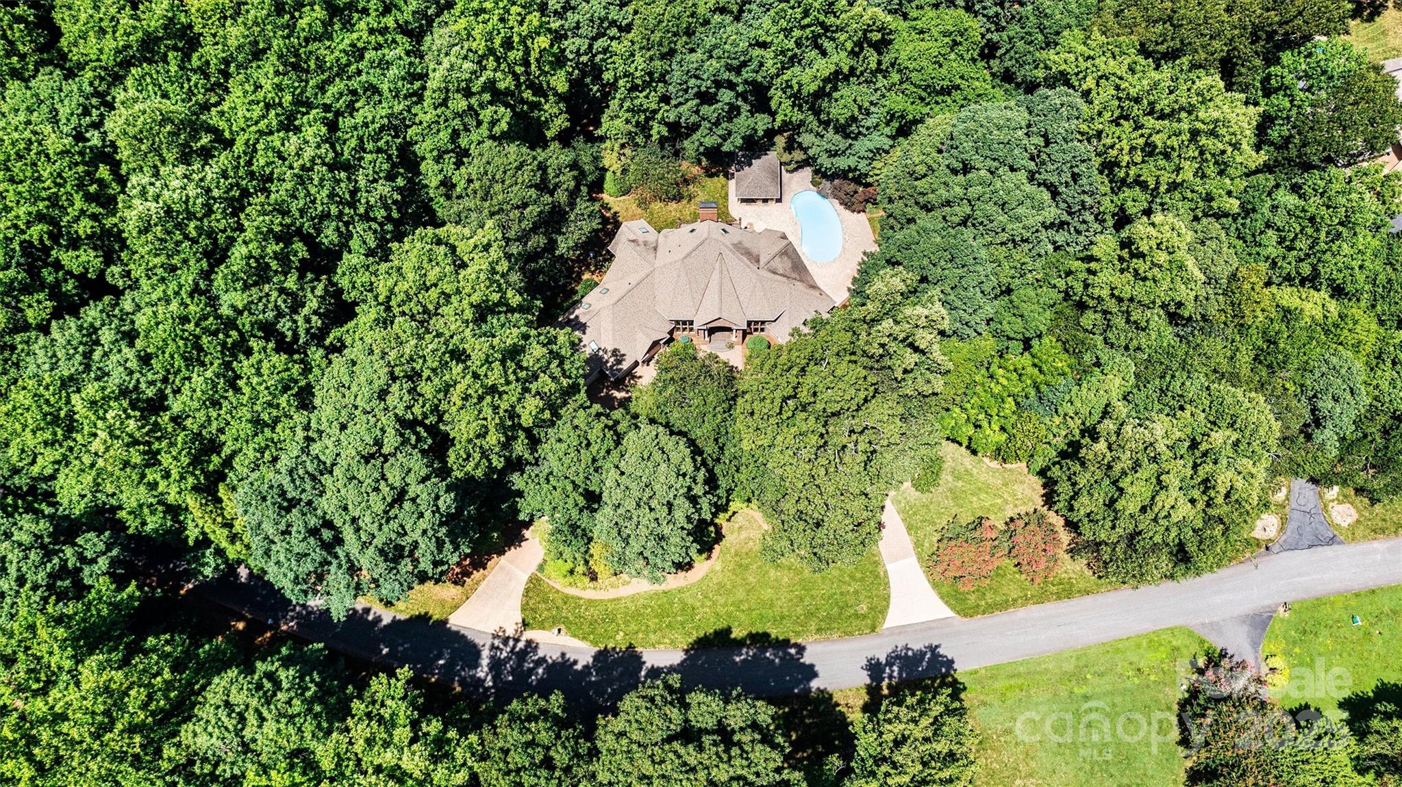 1043 Rolling Green Drive