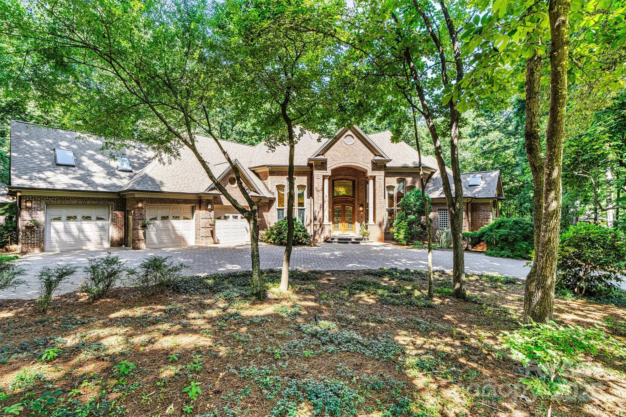1043 Rolling Green Drive