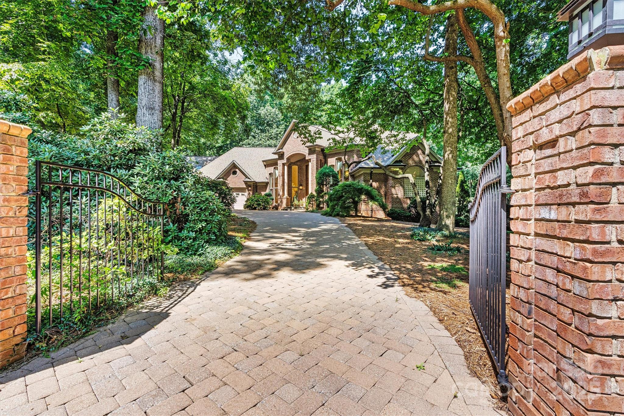 1043 Rolling Green Drive