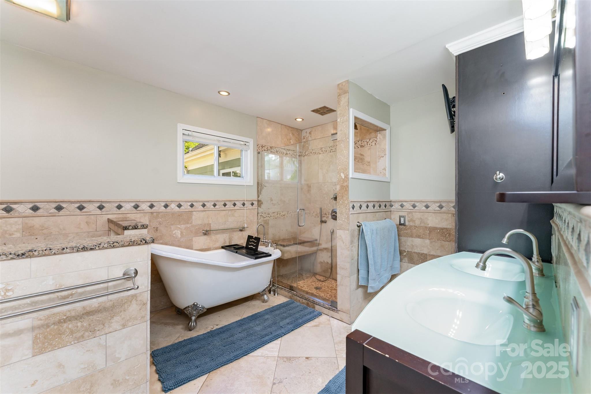 Charlotte, North Carolina 28209, United States, 3 Bedrooms Bedrooms, ,3 BathroomsBathrooms,Residential,Active,211509