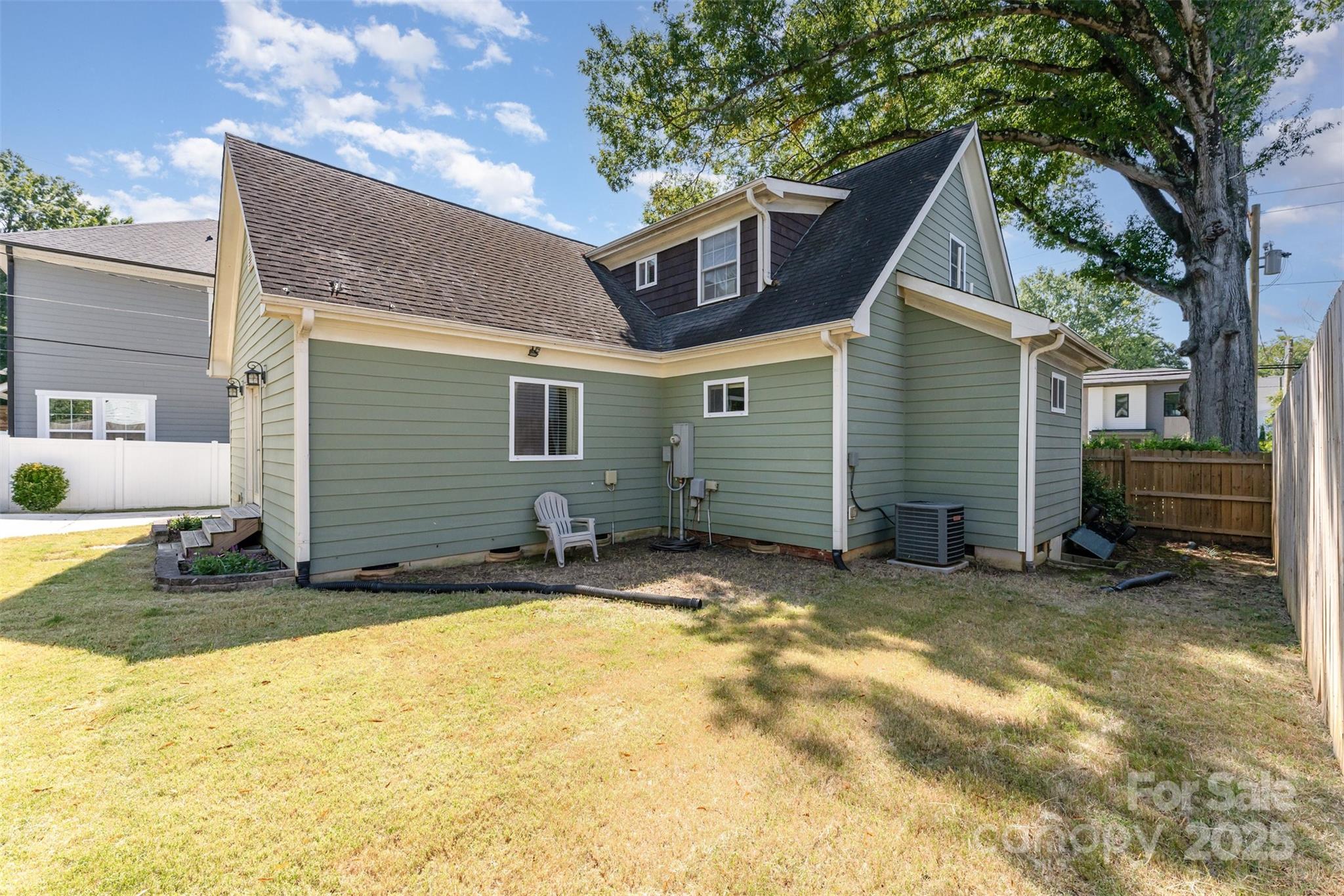 Charlotte, North Carolina 28209, United States, 3 Bedrooms Bedrooms, ,3 BathroomsBathrooms,Residential,Active,211509