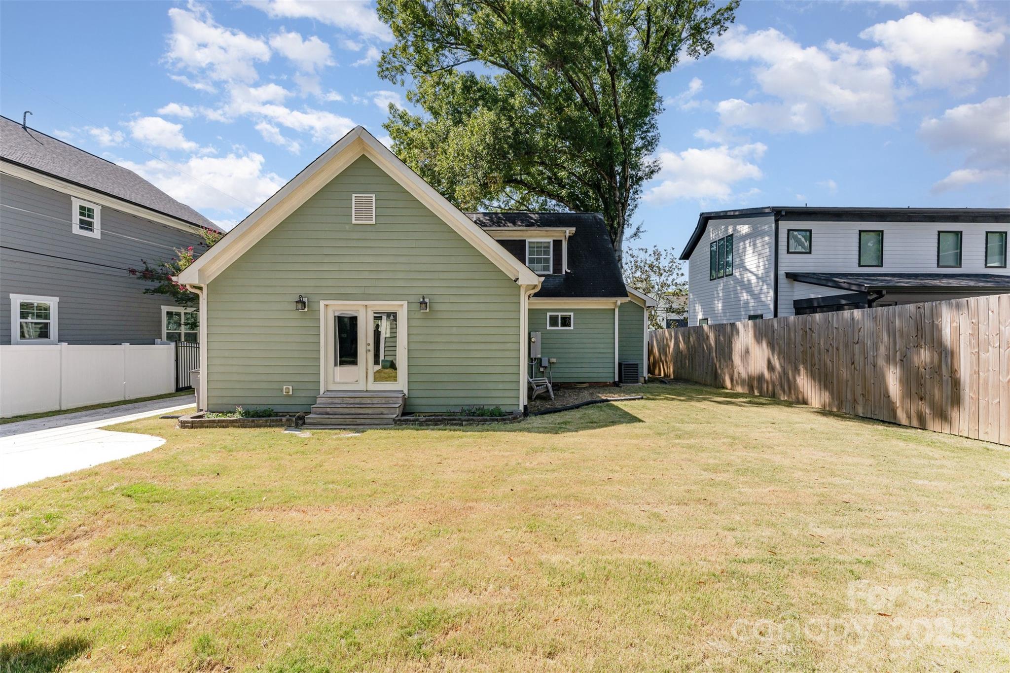 Charlotte, North Carolina 28209, United States, 3 Bedrooms Bedrooms, ,3 BathroomsBathrooms,Residential,Active,211509