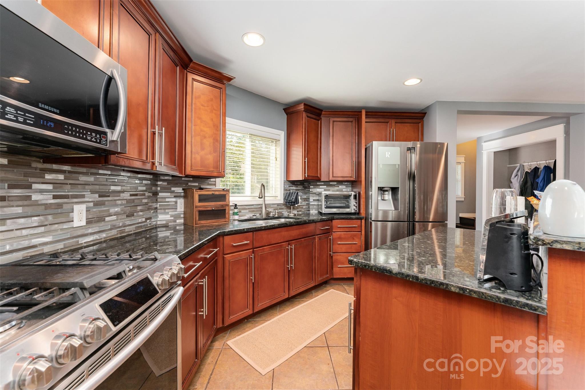 Charlotte, North Carolina 28209, United States, 3 Bedrooms Bedrooms, ,3 BathroomsBathrooms,Residential,Active,211509