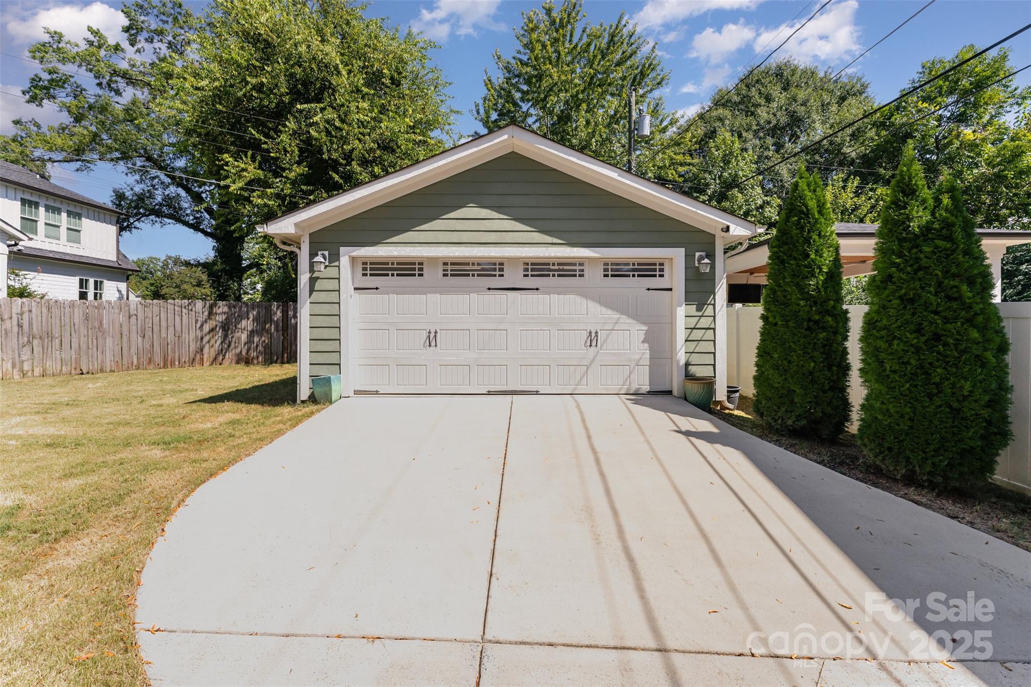 Charlotte, North Carolina 28209, United States, 3 Bedrooms Bedrooms, ,3 BathroomsBathrooms,Residential,Active,211509