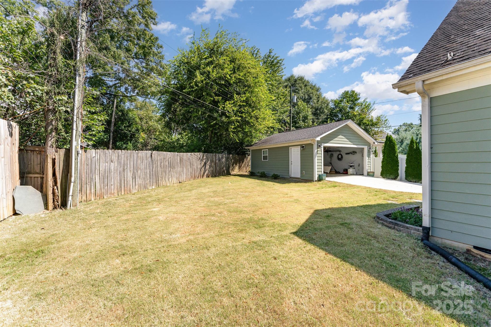 Charlotte, North Carolina 28209, United States, 3 Bedrooms Bedrooms, ,3 BathroomsBathrooms,Residential,Active,211509