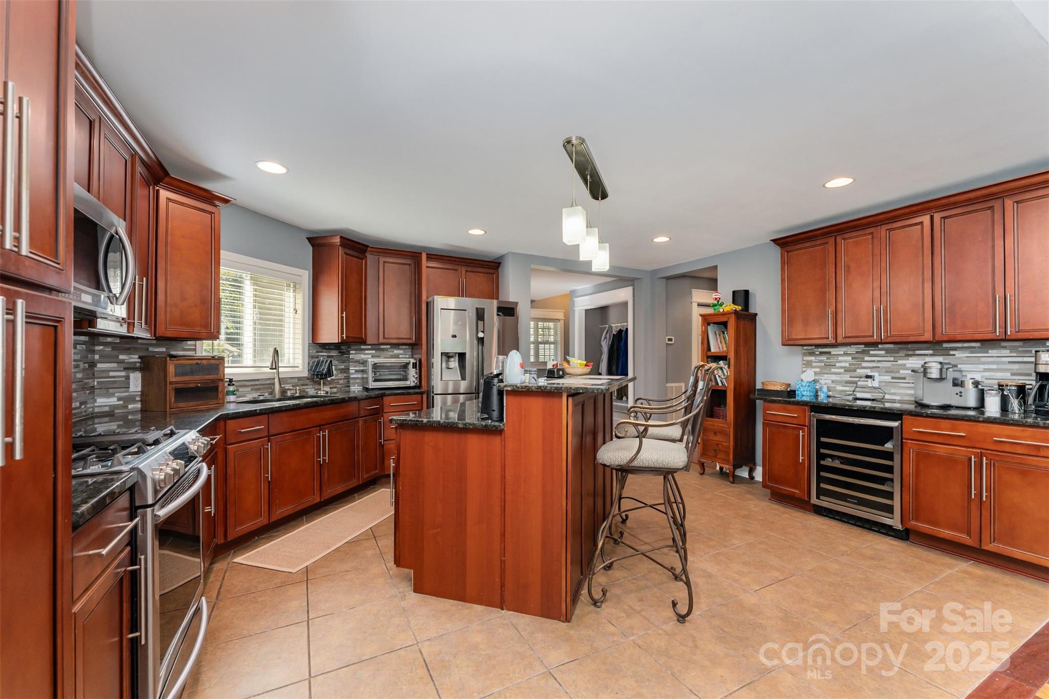 Charlotte, North Carolina 28209, United States, 3 Bedrooms Bedrooms, ,3 BathroomsBathrooms,Residential,Active,211509