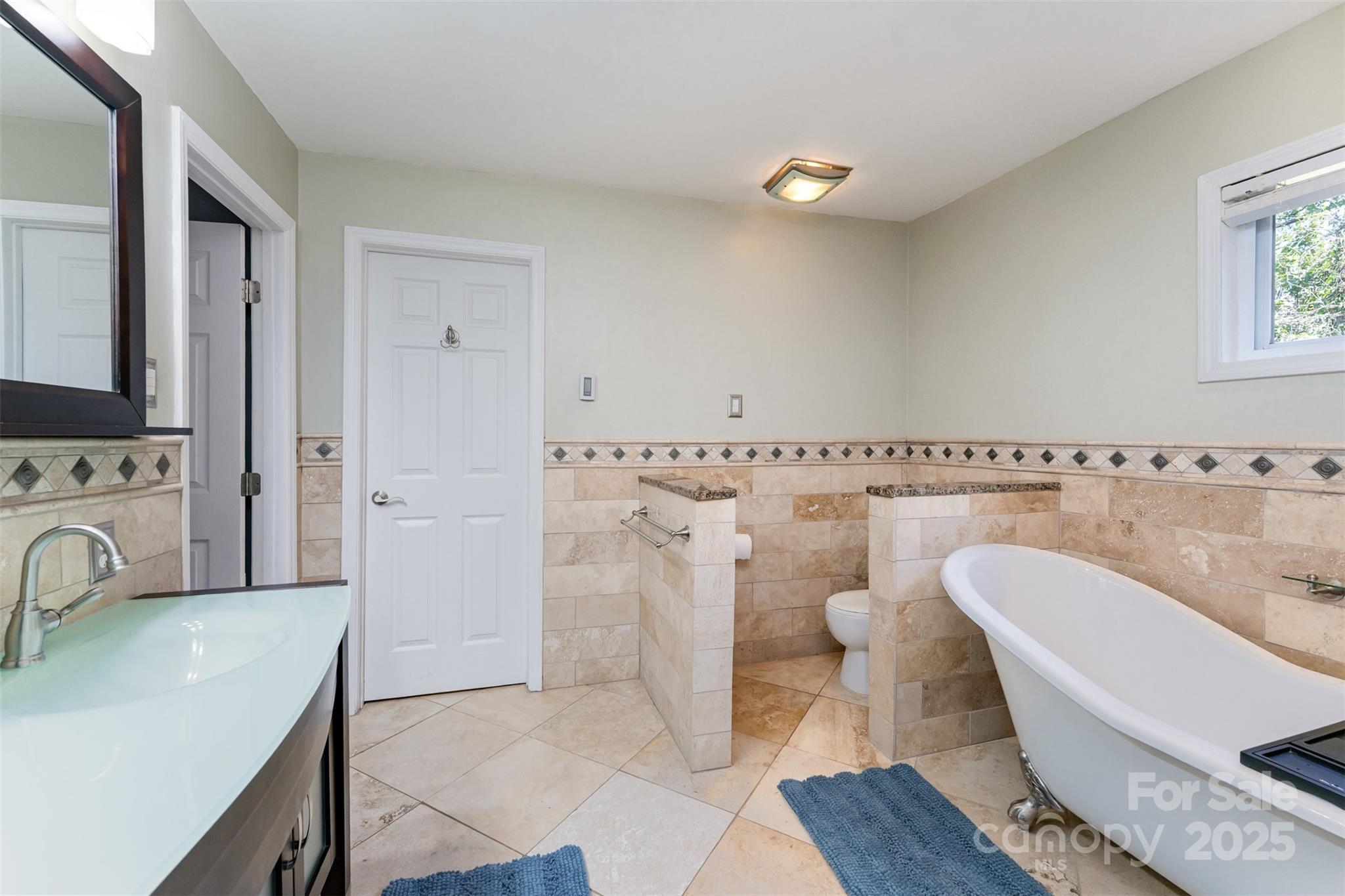 Charlotte, North Carolina 28209, United States, 3 Bedrooms Bedrooms, ,3 BathroomsBathrooms,Residential,Active,211509