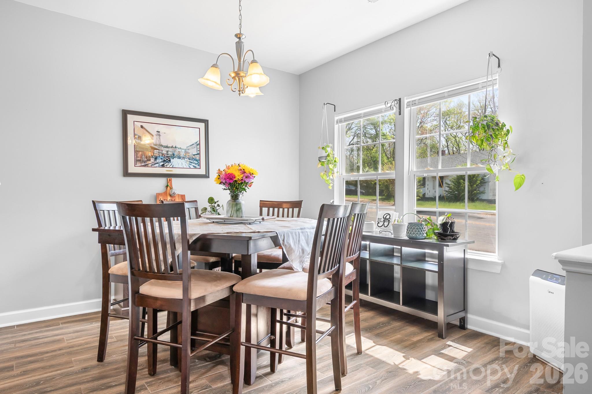 520 E Iredell Avenue