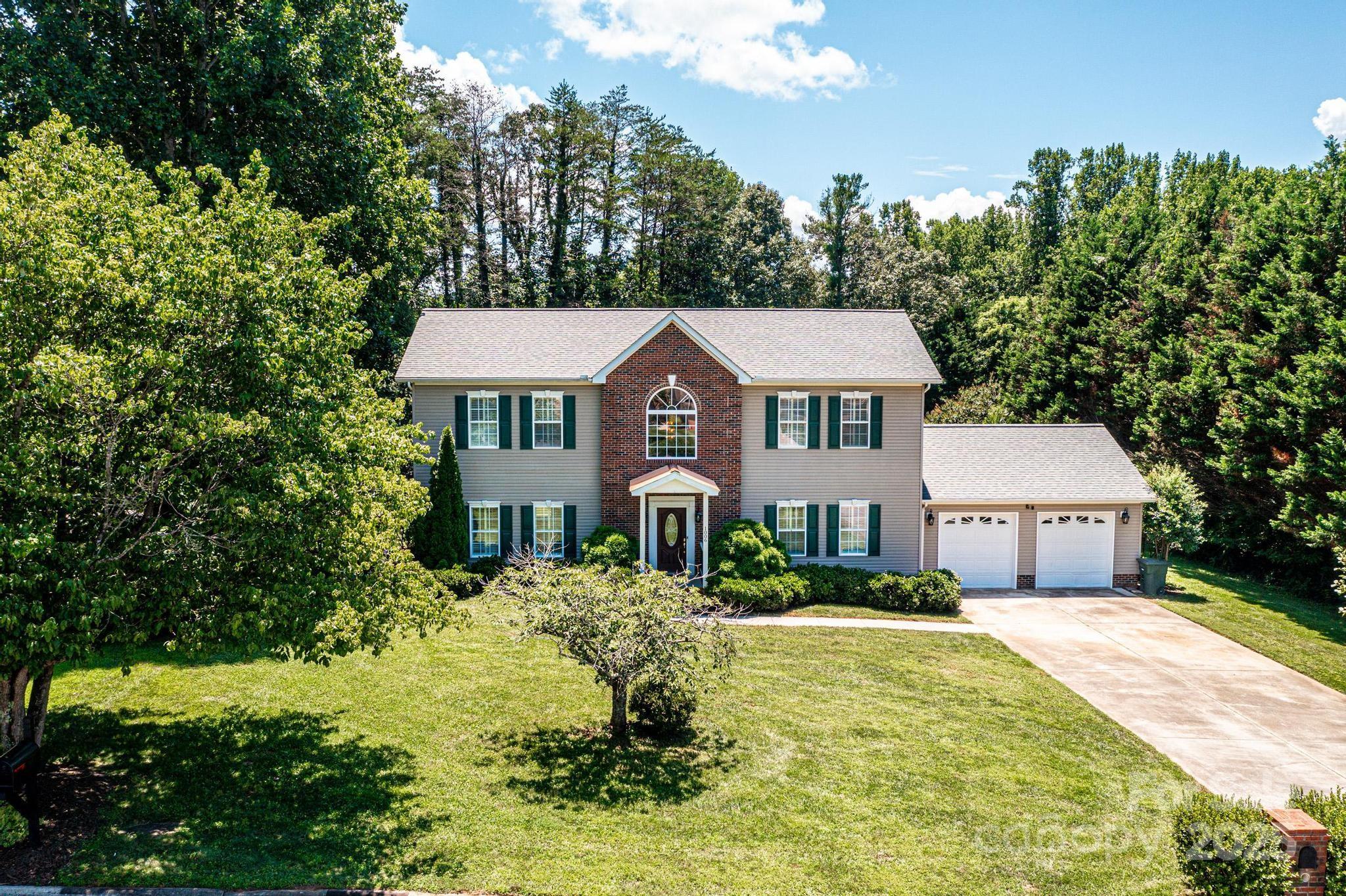 1006 Turnberry Street NE